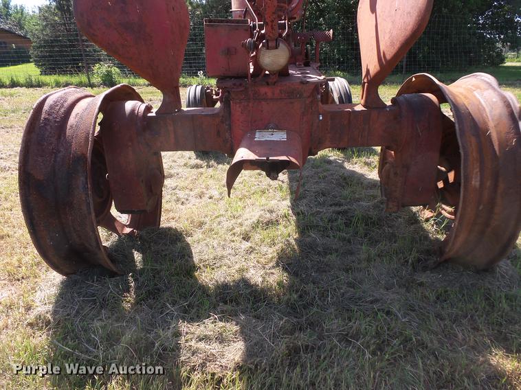 image for item EV9032 Farmall H tractor