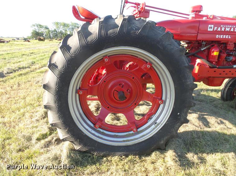 image for item EV9035 Farmall Super MD-TA tractor