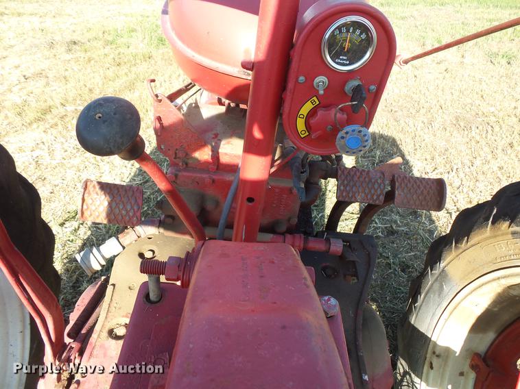 image for item EV9039 Farmall Super M-TA tractor