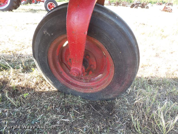 image for item EV9039 Farmall Super M-TA tractor