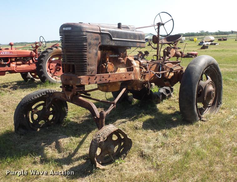 image for item EV9048 Farmall VH tractor