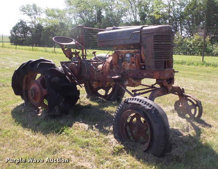 image for item EV9048 Farmall VH tractor