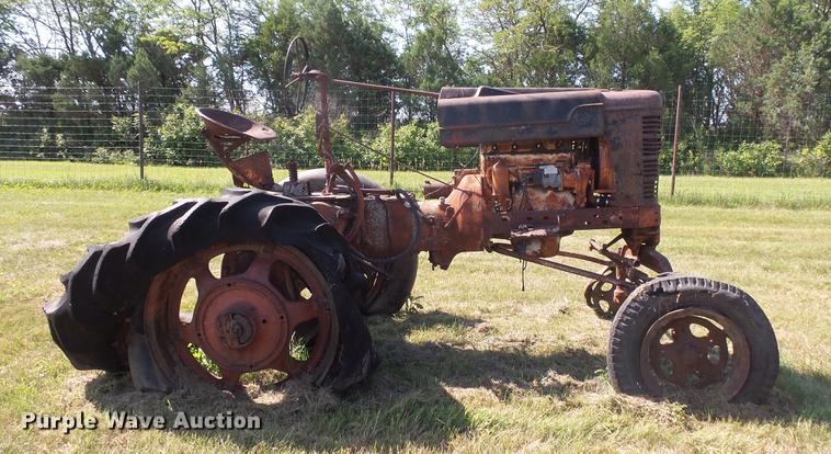 image for item EV9048 Farmall VH tractor