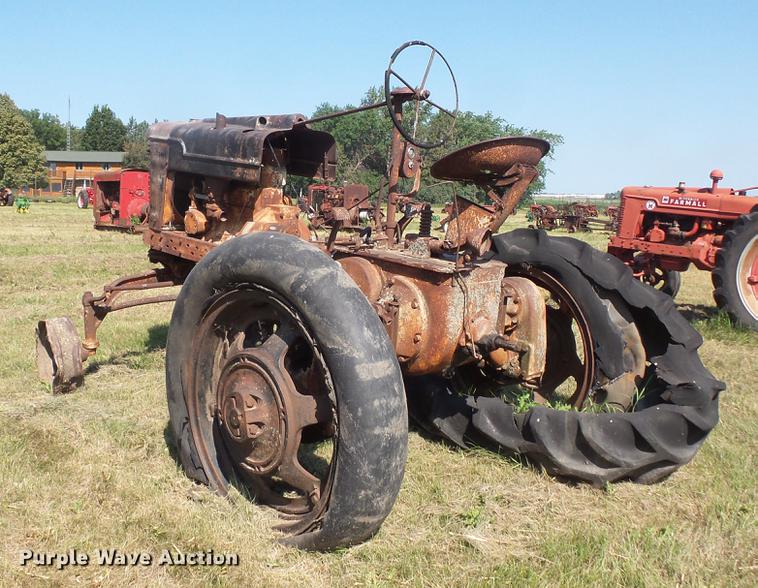 image for item EV9048 Farmall VH tractor
