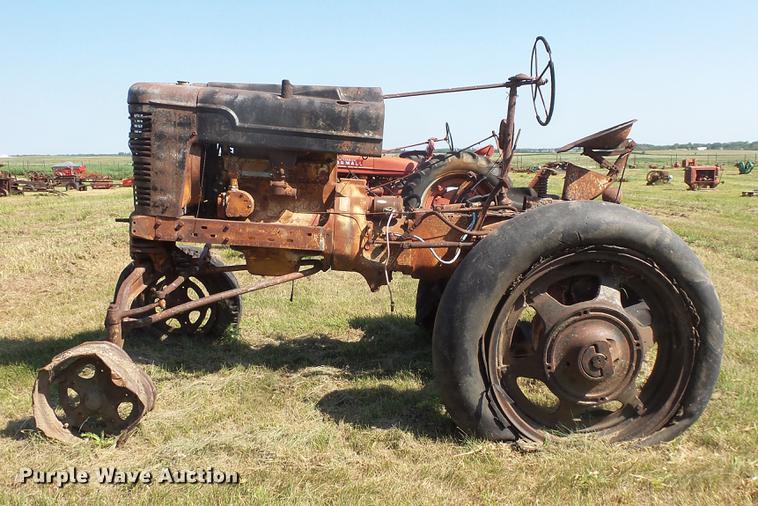 image for item EV9048 Farmall VH tractor