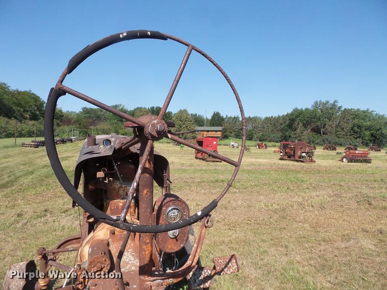 image for item EV9048 Farmall VH tractor
