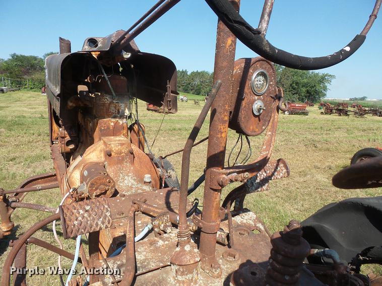 image for item EV9048 Farmall VH tractor
