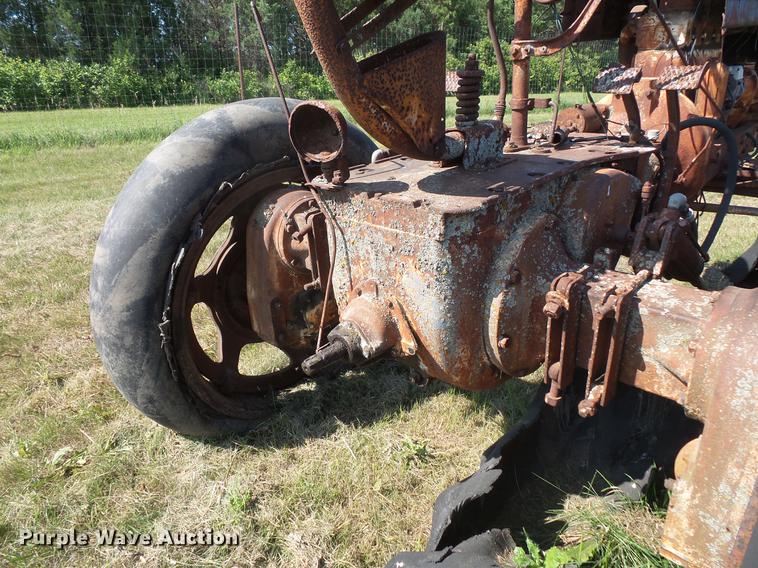 image for item EV9048 Farmall VH tractor