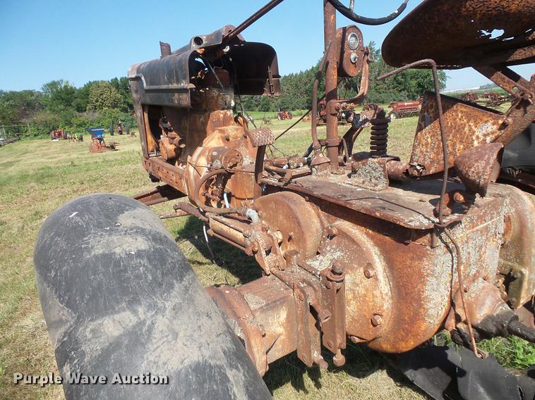 image for item EV9048 Farmall VH tractor