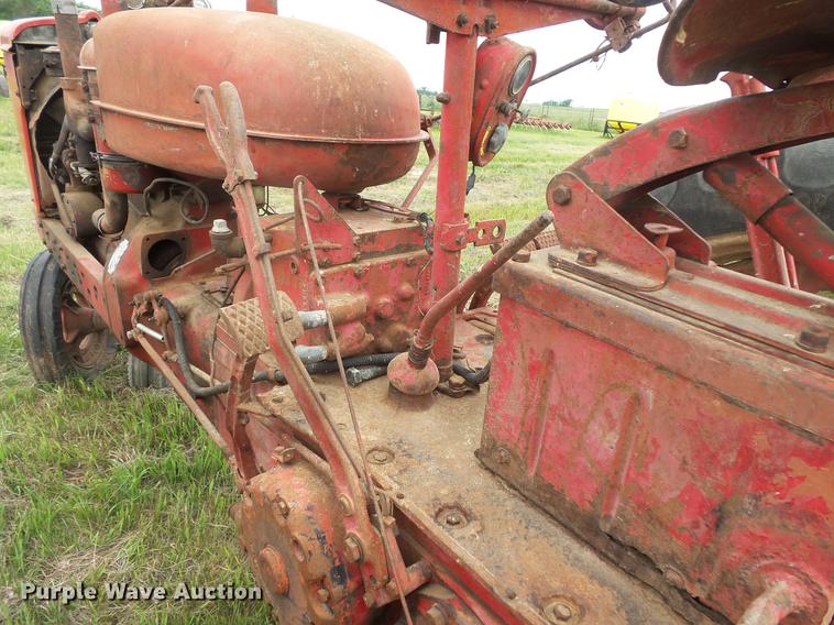 image for item EV9052 Farmall Super M-TA tractor