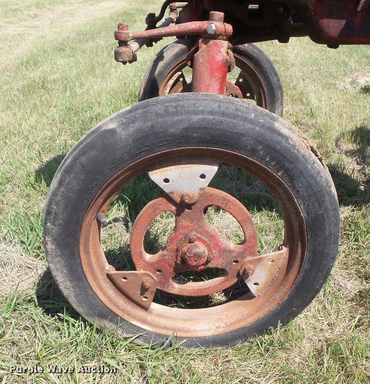 image for item EV9055 Farmall tractor