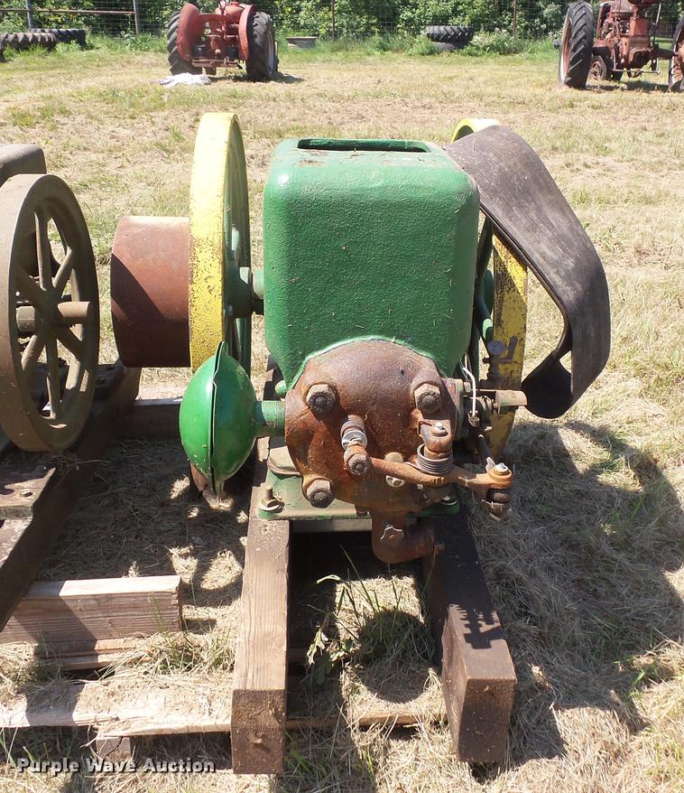 image for item EV9061 John Deere hit and miss engine