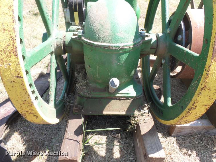 image for item EV9061 John Deere hit and miss engine