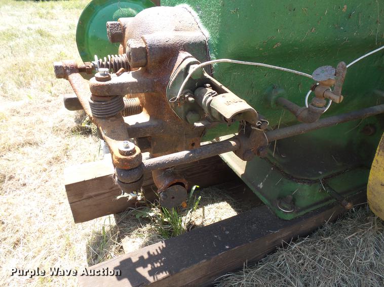 image for item EV9061 John Deere hit and miss engine