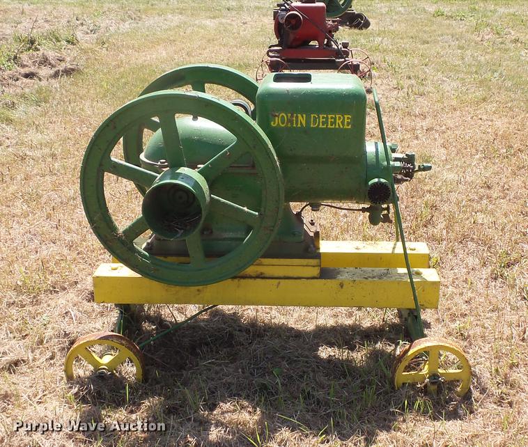 image for item EV9063 John Deere hit and miss engine