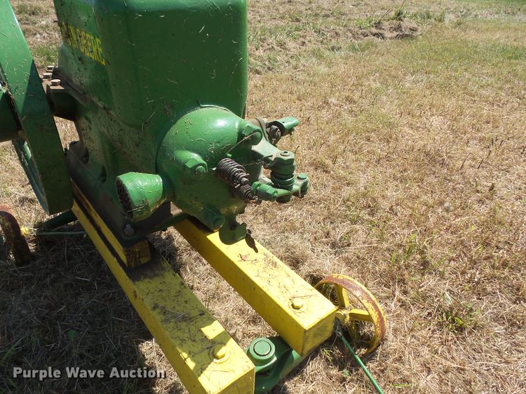 image for item EV9063 John Deere hit and miss engine