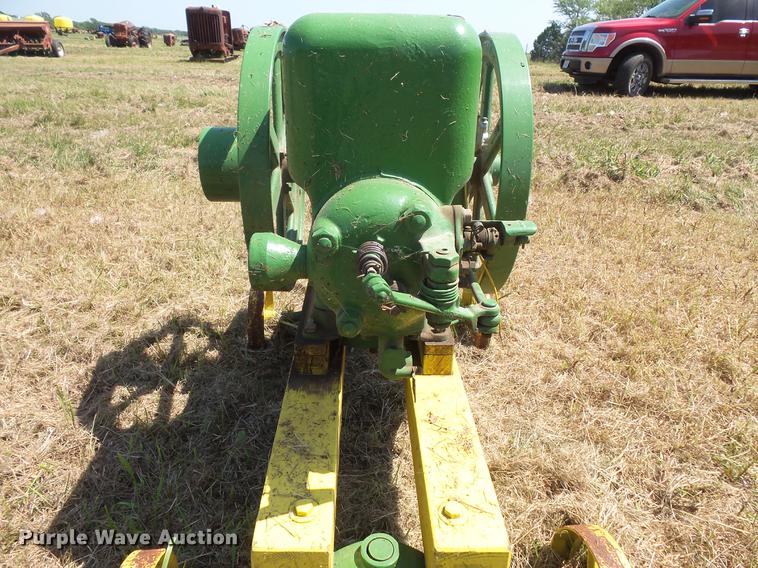 image for item EV9063 John Deere hit and miss engine