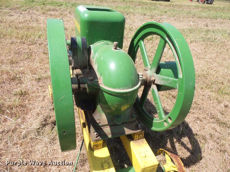 image for item EV9063 John Deere hit and miss engine