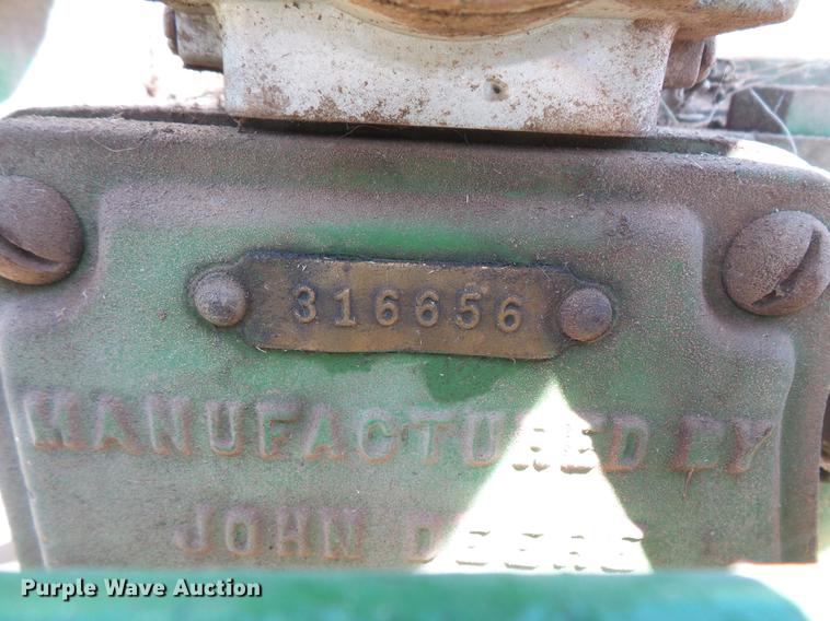 image for item EV9063 John Deere hit and miss engine