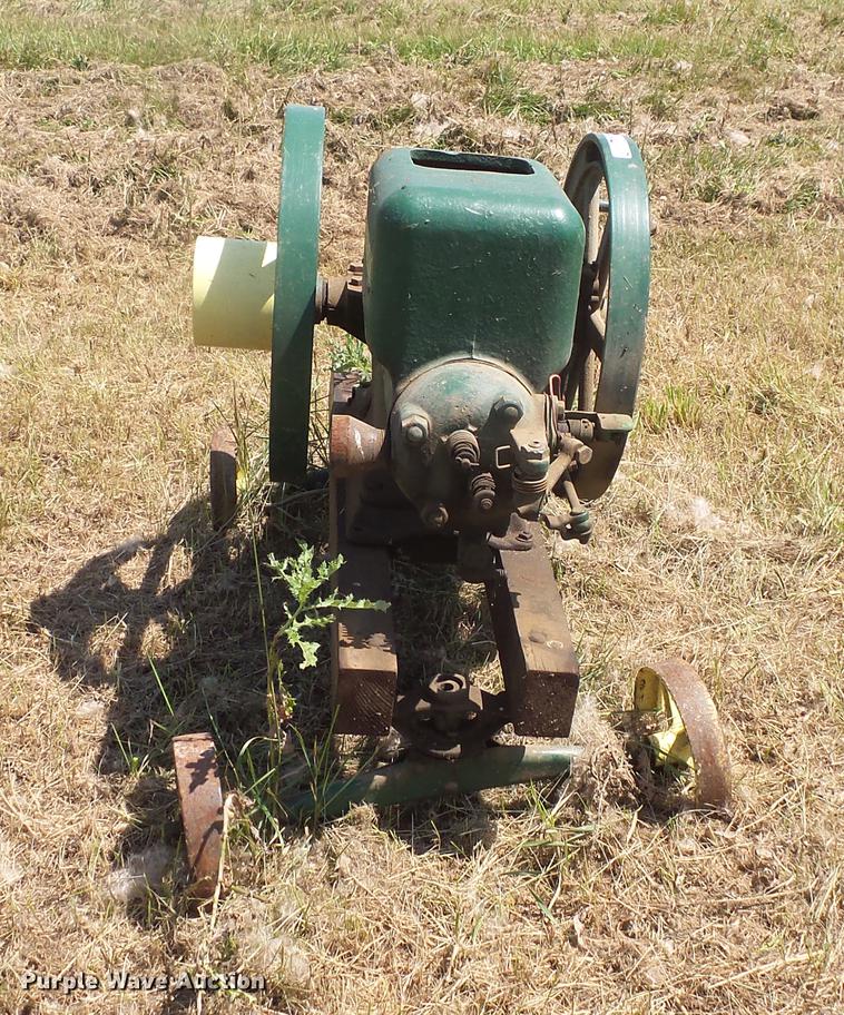 image for item EV9064 John Deere hit and miss engine