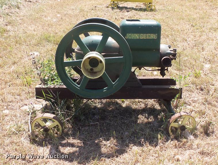 image for item EV9064 John Deere hit and miss engine
