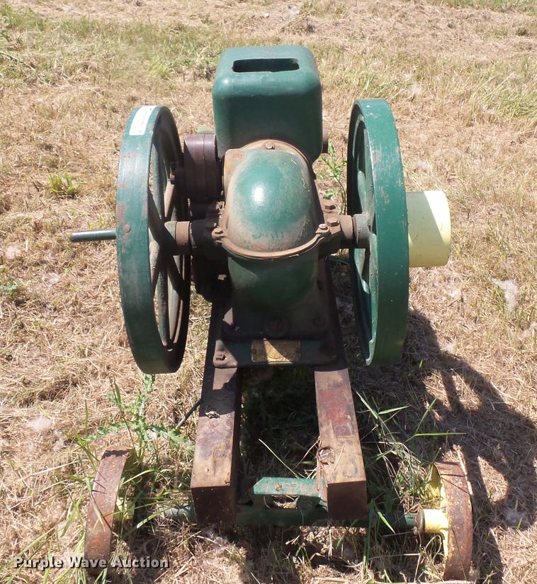 image for item EV9064 John Deere hit and miss engine