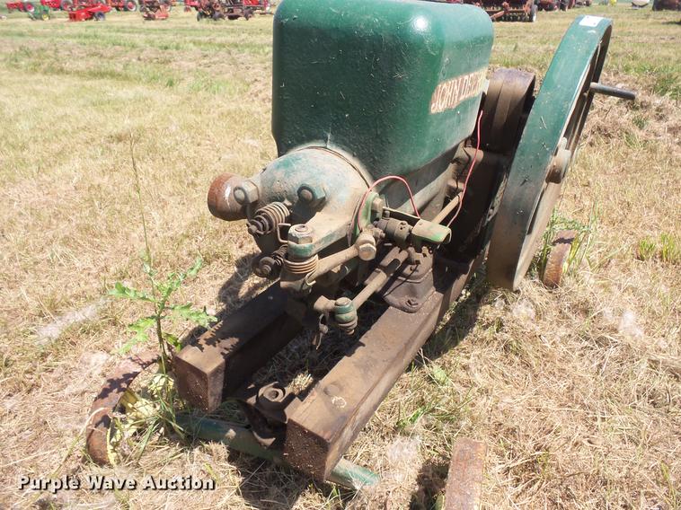 image for item EV9064 John Deere hit and miss engine