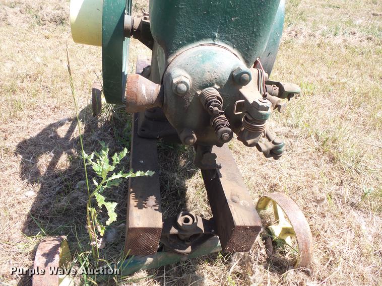 image for item EV9064 John Deere hit and miss engine