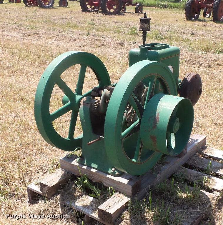 image for item EV9070 Root & Vandervoort hit and miss engine