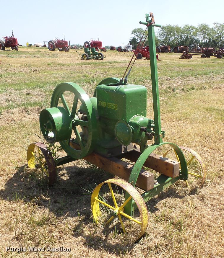 image for item EV9073 John Deere hit and miss engine