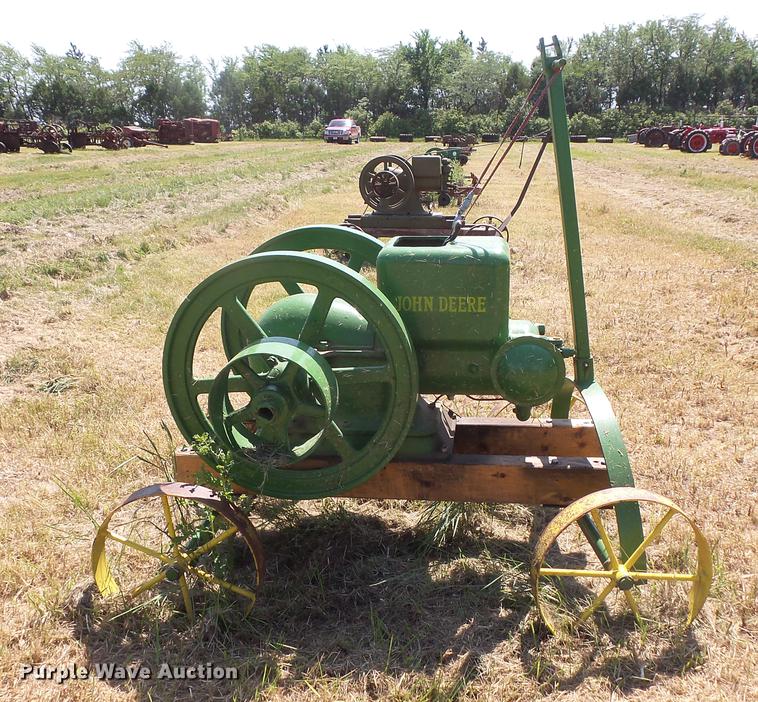 image for item EV9073 John Deere hit and miss engine