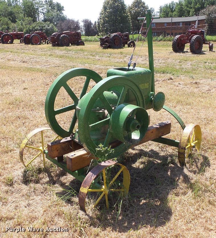 image for item EV9073 John Deere hit and miss engine
