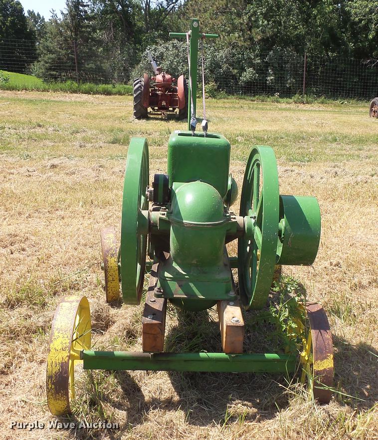 image for item EV9073 John Deere hit and miss engine