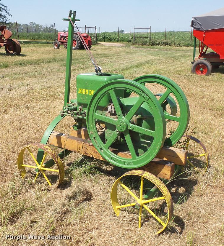 image for item EV9073 John Deere hit and miss engine