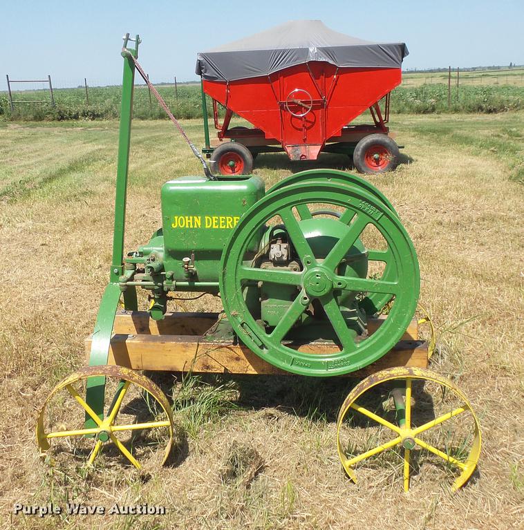 image for item EV9073 John Deere hit and miss engine