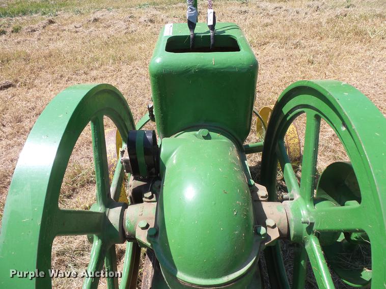image for item EV9073 John Deere hit and miss engine