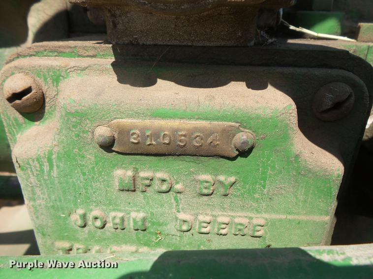 image for item EV9073 John Deere hit and miss engine