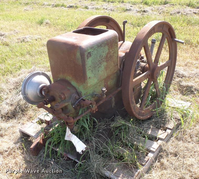 image for item EV9092 John Deere hit and miss engine