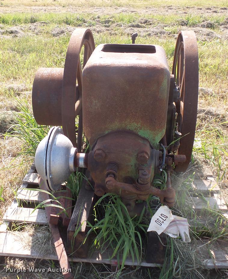 image for item EV9092 John Deere hit and miss engine