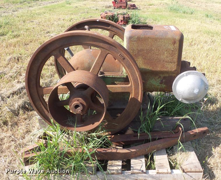 image for item EV9092 John Deere hit and miss engine