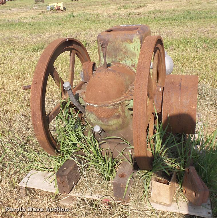 image for item EV9092 John Deere hit and miss engine