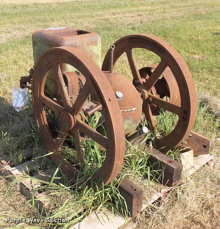 image for item EV9092 John Deere hit and miss engine