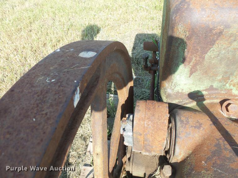image for item EV9092 John Deere hit and miss engine