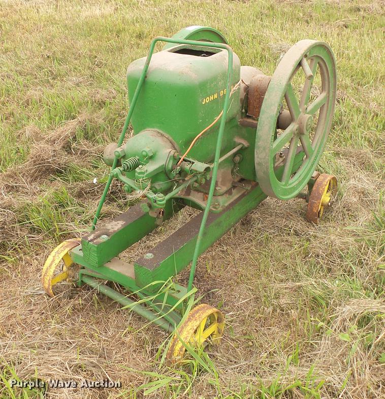 image for item EV9114 John Deere hit and miss engine