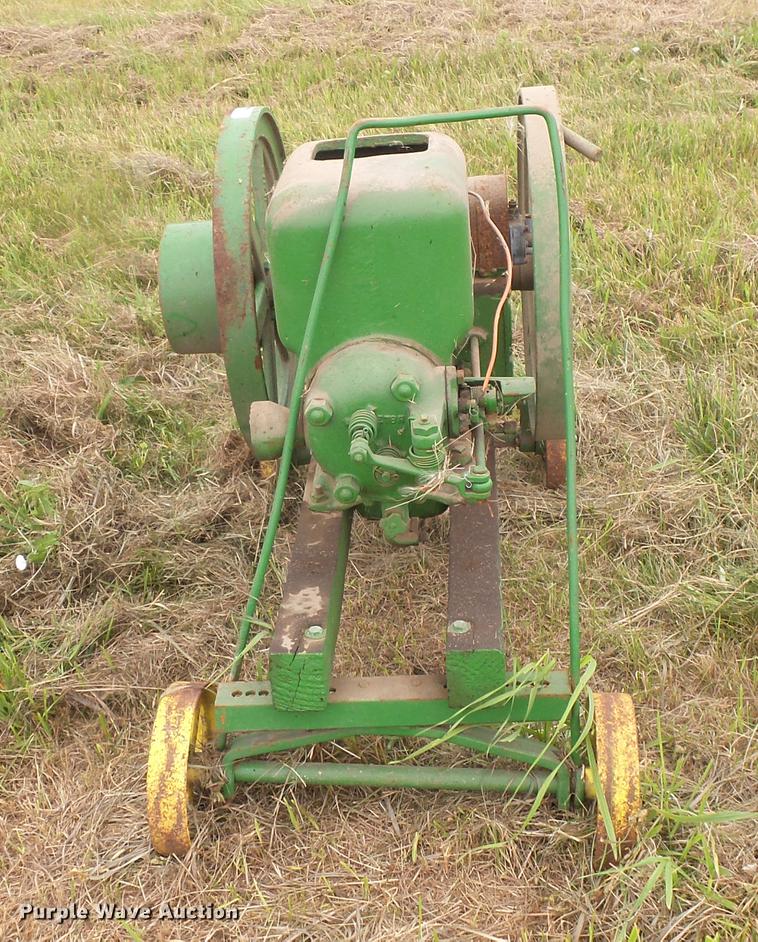 image for item EV9114 John Deere hit and miss engine