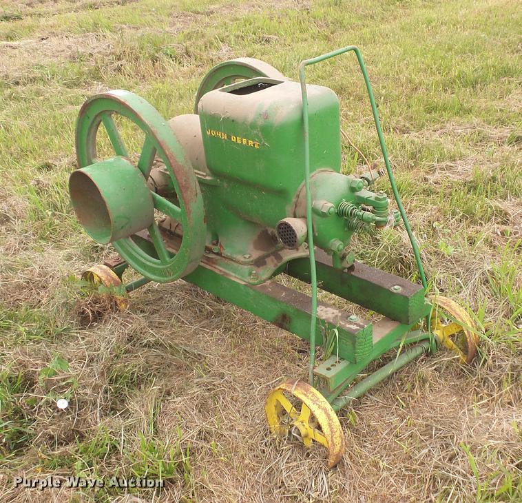 image for item EV9114 John Deere hit and miss engine