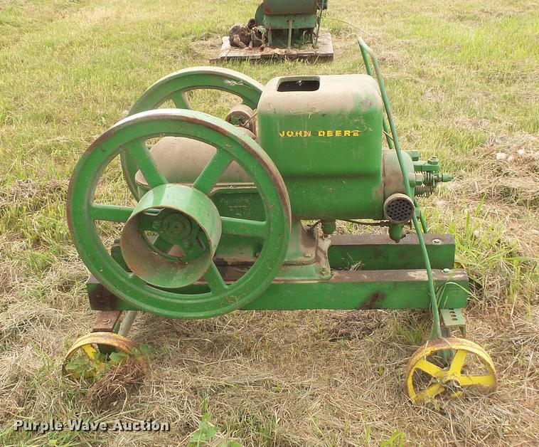 image for item EV9114 John Deere hit and miss engine