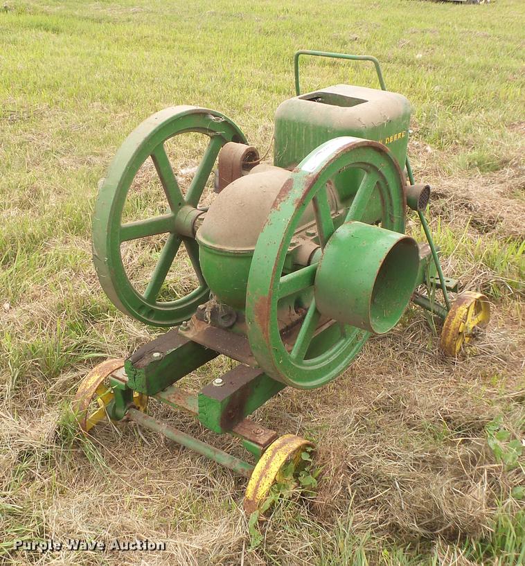 image for item EV9114 John Deere hit and miss engine
