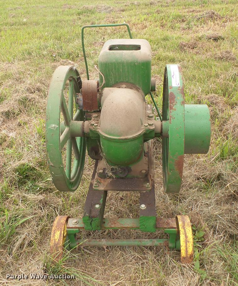 image for item EV9114 John Deere hit and miss engine