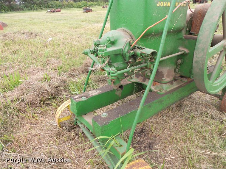 image for item EV9114 John Deere hit and miss engine